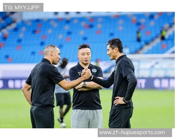 深圳新鹏城官宣大牌中卫归队，曾是国足归化抢手，球迷不舍送祝福